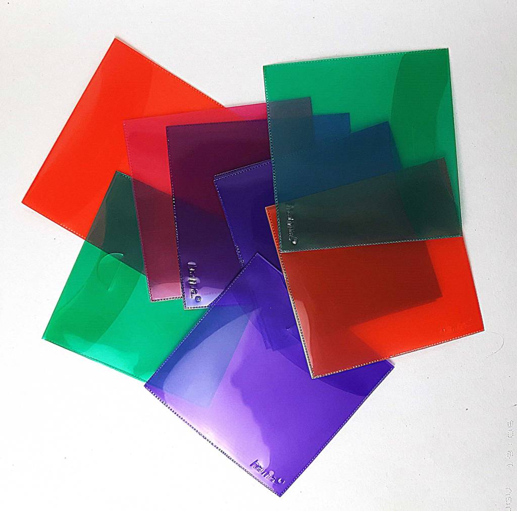 Im Test: Viele bunte CD-Hüllen liegen auf einem Haufen.