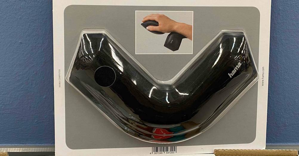 Nahaufnahme einer Handballenauflage im Test in ihrer transparenten Originalverpackung.