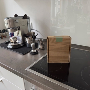 Handkaffeemühle von Waldwerk im verpackten Zustand