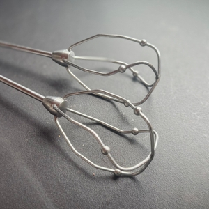 Handmixer im Test: Nahansicht der Knethaken des Bosch-Handmixers.