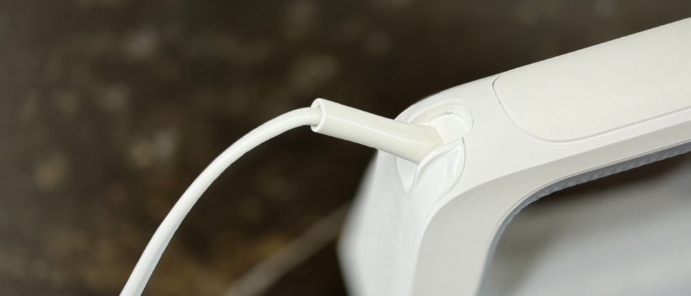 Handmixer im Test: Nahansicht der Kabel-Halterung des Braun-Handmixers