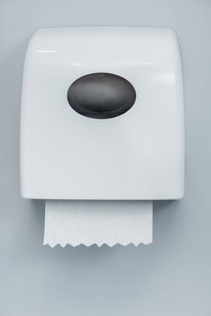 Handtuchspender-Test: Zu sehen ist ein Rollen-Handtuchspender in Nahaufnahme.