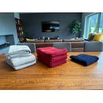 Drei verschiedene Handtücherarten liegen auf einem Tisch