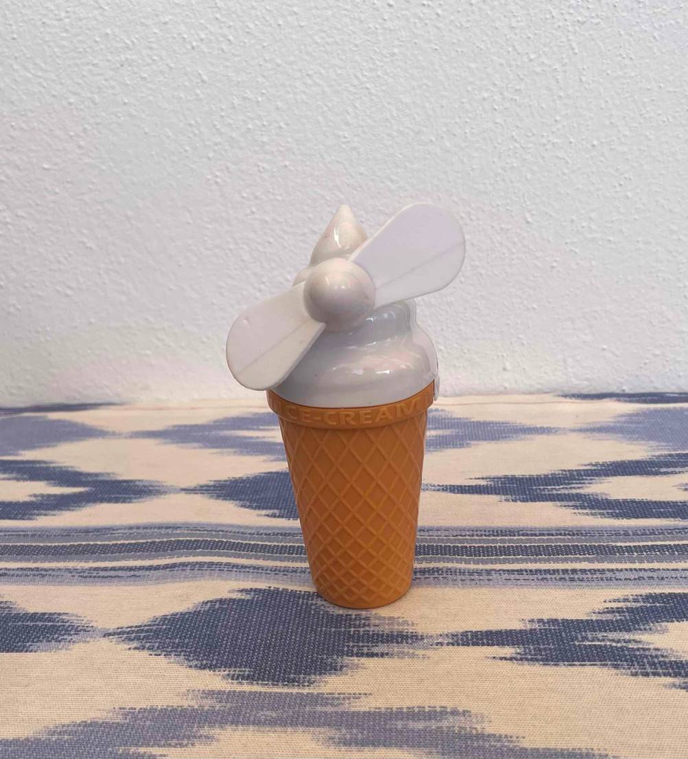 Getesteter Handventilator im Eiscreme-Design. 