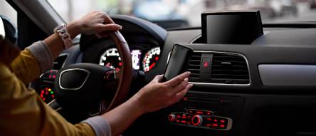YOSH Handyhalterung Auto für CD Schlitz, Stabile CD Handyhalter für Auto  mit Aktualisiertes Design, KFZ Smartphone Halterung Kompatibel für iPhone 12  11 Pro Max, Samsung S10, Huawei P30 Pro : : Elektronik