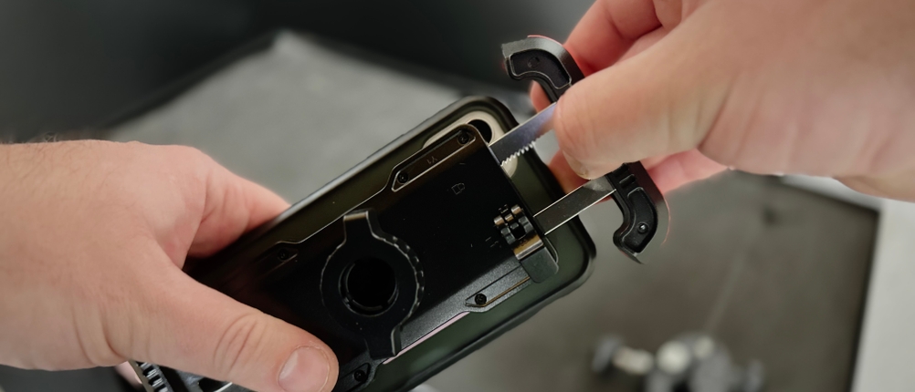 Die Handyhalterung von Lamicall wird an die Größe des Handys angepasst.