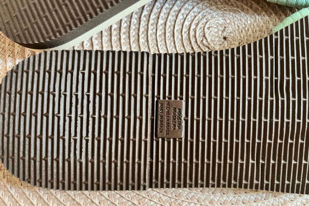 Pantoletten für Damen im Test: Sohle in Detailansicht.