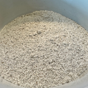 Fein gemahlenes Getreide in einer Schale