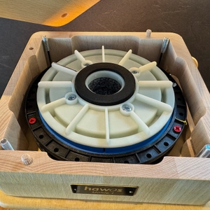 Abgehobener Deckel bei der Hawos-Mühle 1