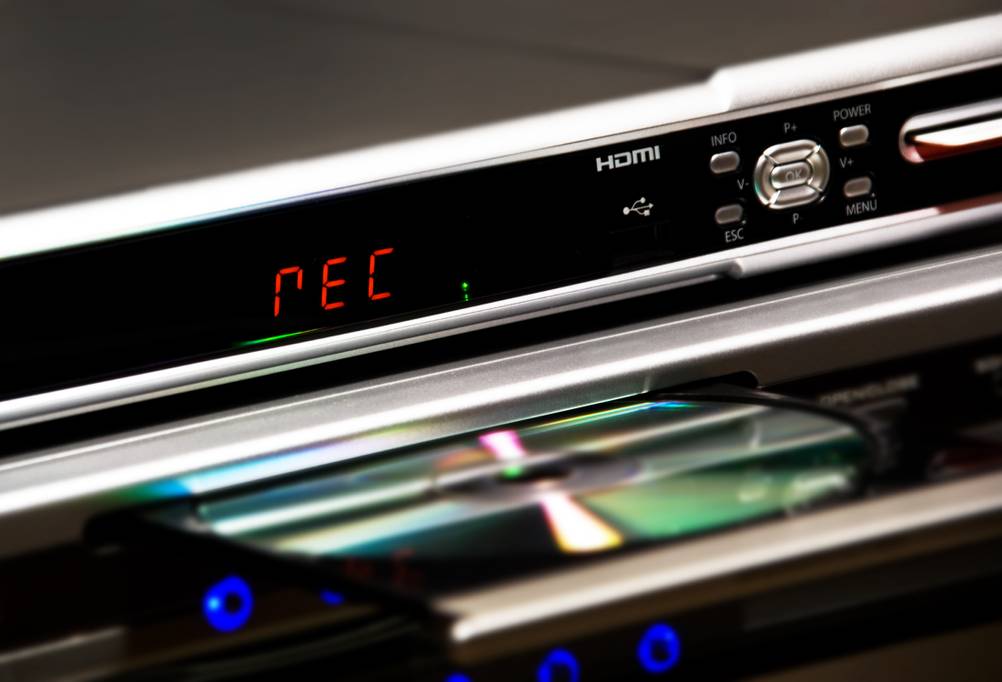 HD-Receiver im Test: Ein Gerät, das in roten Buchstaben mit rec anzeigt, dass es aufzeichnet.