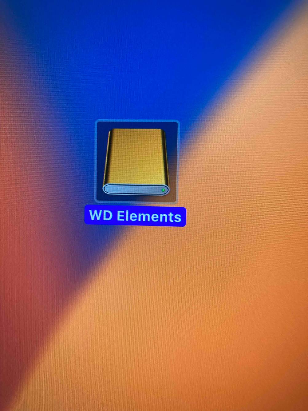 Markenzeichen WD Elements einer HDD-Festpaltte im Test.