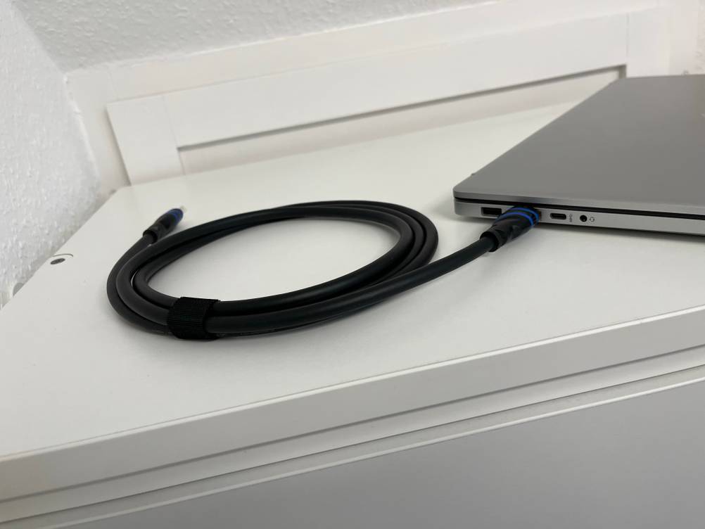 Getestetes HDMI-Kabel an Laptop ohne an einem zweiten Gerät angeschlossen zu sein.