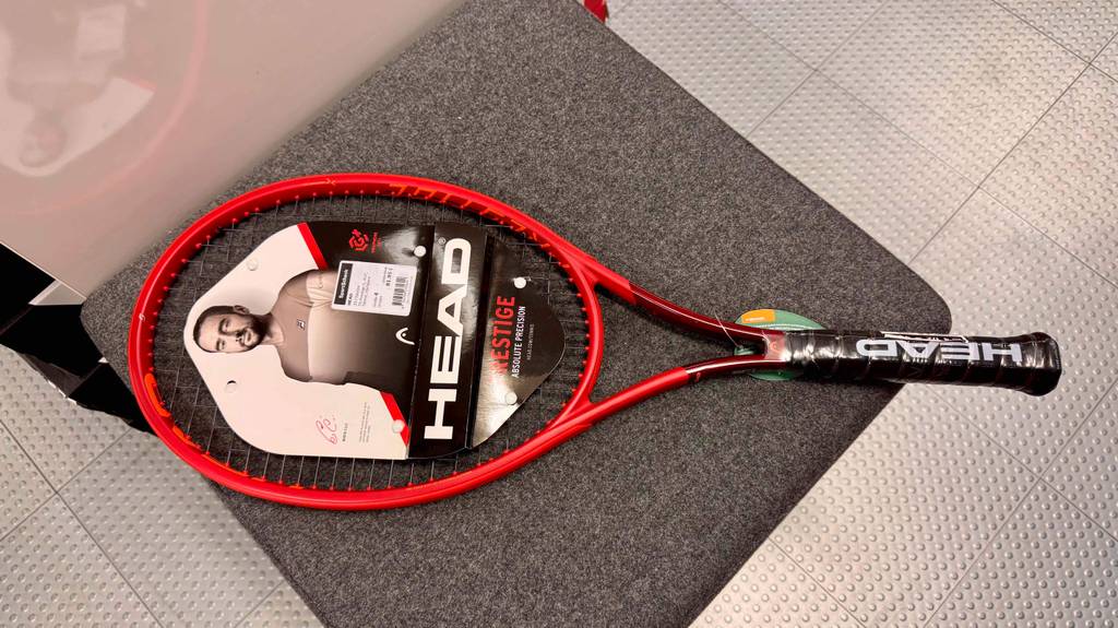 Blick von oben auf einen getesteten Head-Tennisschläger.
