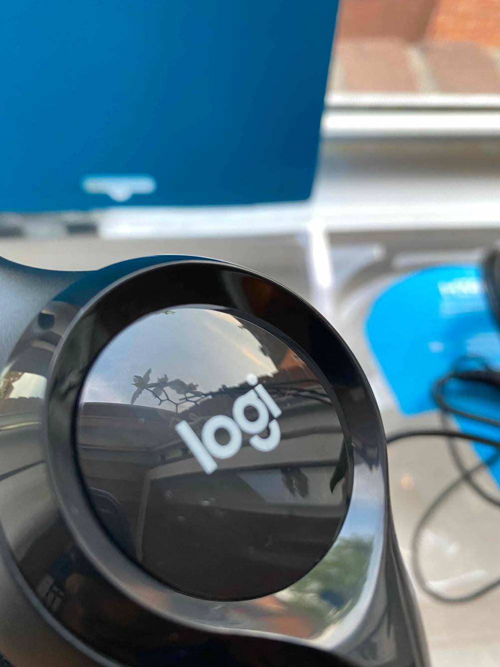 Headset (Büro) getestet: Nahaufnahme des Logos auf der Seite des Hörers.