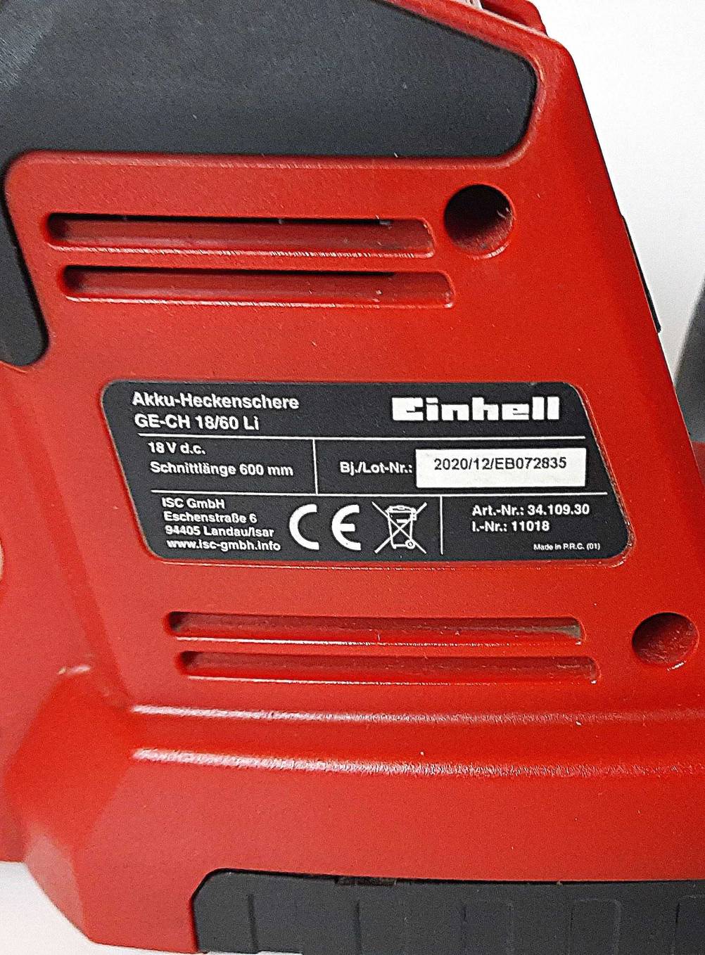 Heckenschere 60 cm im Test: Nahaufnahme der Informationen auf dem Gerät.