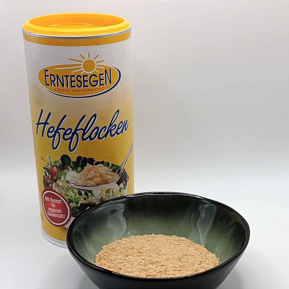 Hefeflocken in einer Schale
