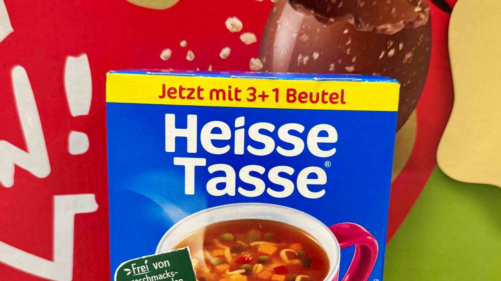 Heisse Tasse im Test: Nahaufnahme der Verpackung mit Logo.