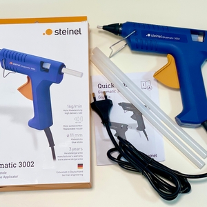 Unboxing der Steinel Gluematic 3002 mit Kabel, Klebestiften und Kurzanleitung