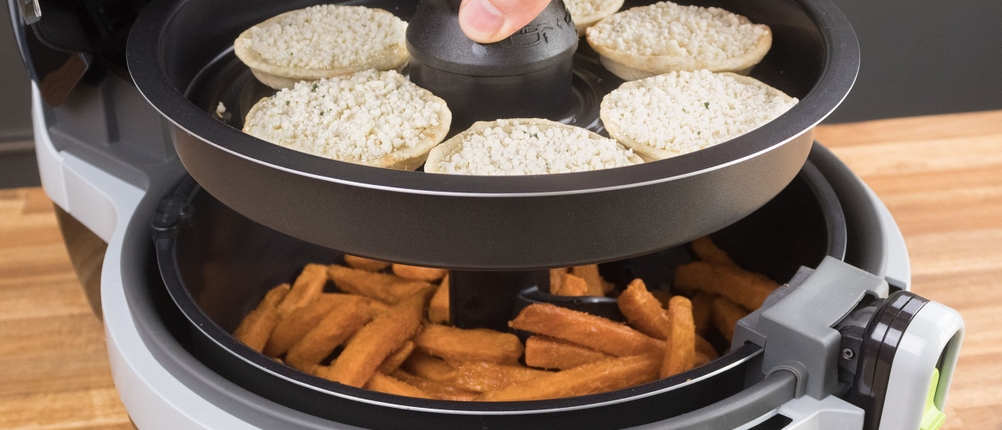 Eine Tefal-Heißluftfritteuse mit zwei Zubereitungsbereichen wird getestet.