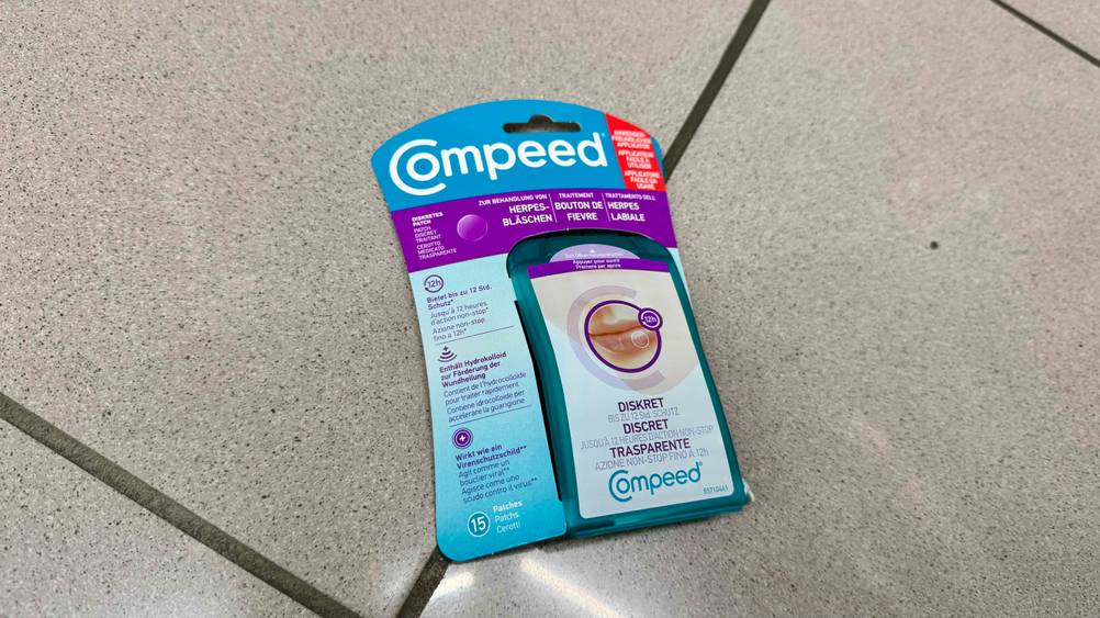 Herpes-Mittel getestet: Eine Packung liegt auf dem Boden.