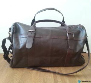 Weekender-Test: Eine Weekender-Tasche in Lederoptik. 