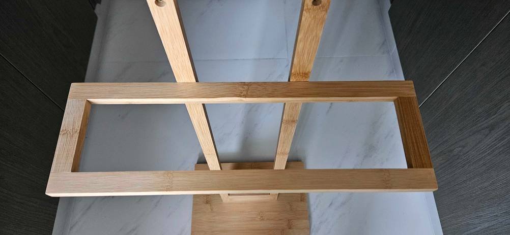 Herrendiener getestet: Nahaufnahme des Holzrahmens.