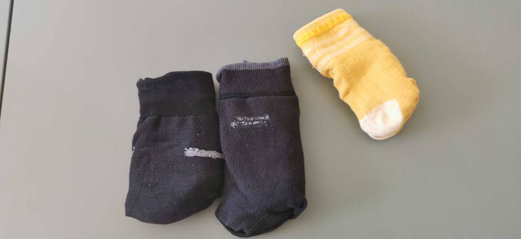 herrensocken in schwarz und gelb