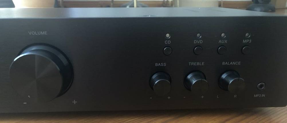 Hifi-Verstärker-Test: Nahaufnahme der Bedienelemente