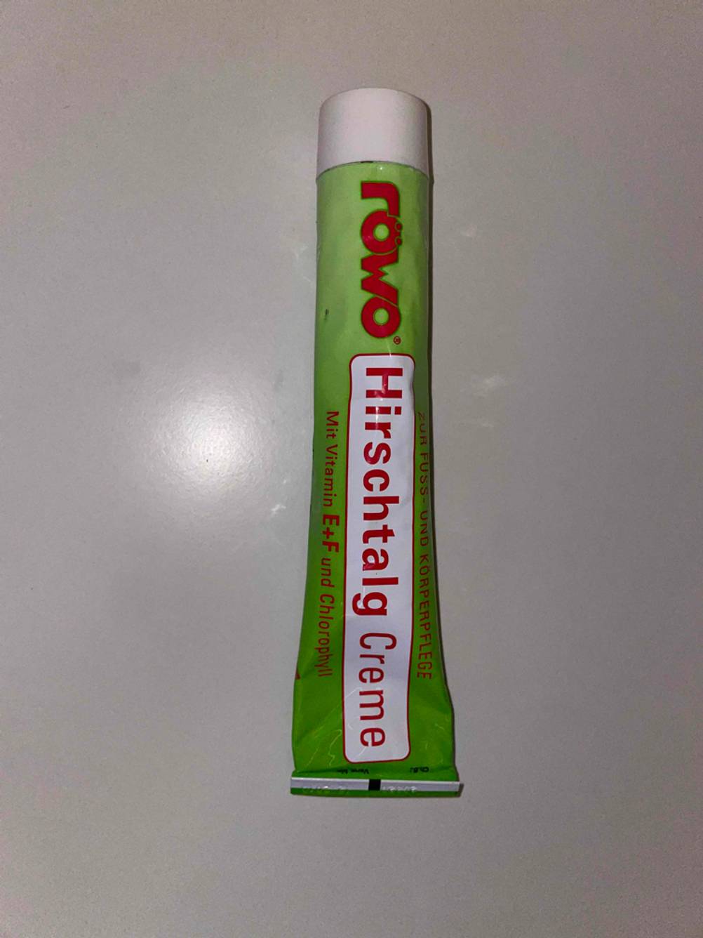 eines Tube Hirschtalgcreme