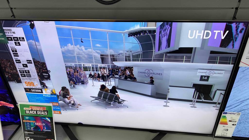 Hisense-TV in 55 Zoll getestet: Fernseher ist eingeschaltet.