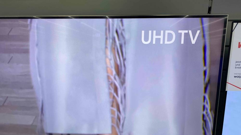 Display von einem getesteten Hisense-TV mit 55 Zoll.