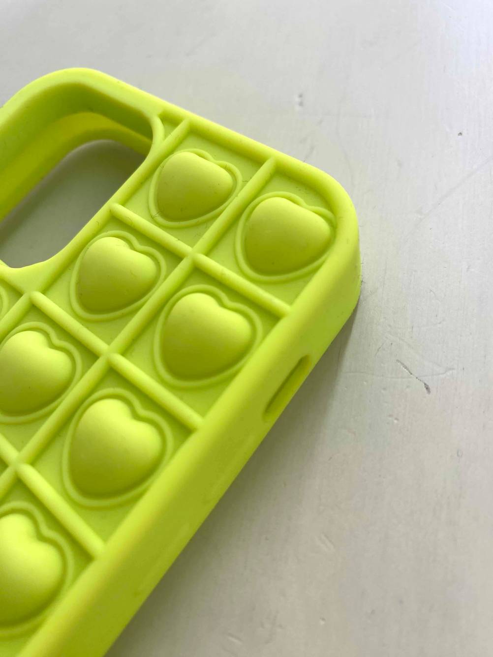 iPhone 12 Hülle mit Herzförmigen Bumpern