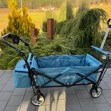 Der aufgebaute Hoberg 05301 steht auf einem gepflastertem Weg