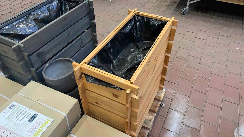 Hochbeet-Holz im Test: Blick in das Innere eines Hochbeets.