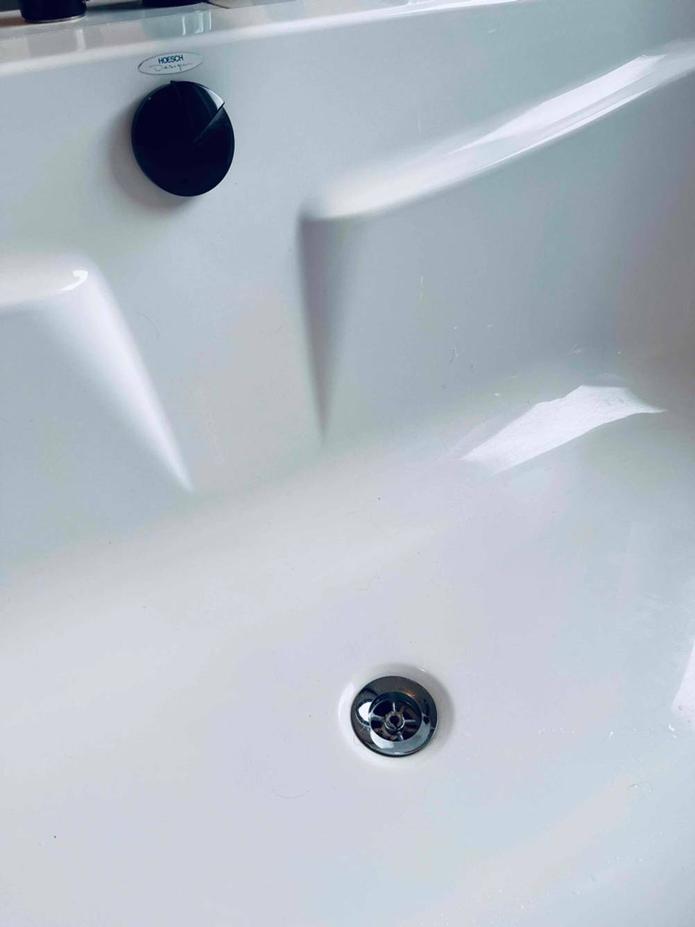 Hoesch Design Duschbadewanne getestet: Design der Badewanne ist in Weiß gehalten.