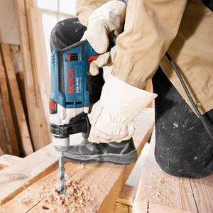 Holz bohren Schlagbohrmaschine