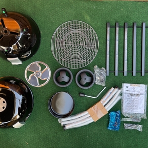 Lieferumfang des getesteten Holzkohlegrills von Rösle.