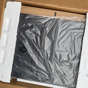 Der getestete Holzkohlegrill von Taino im Karton.