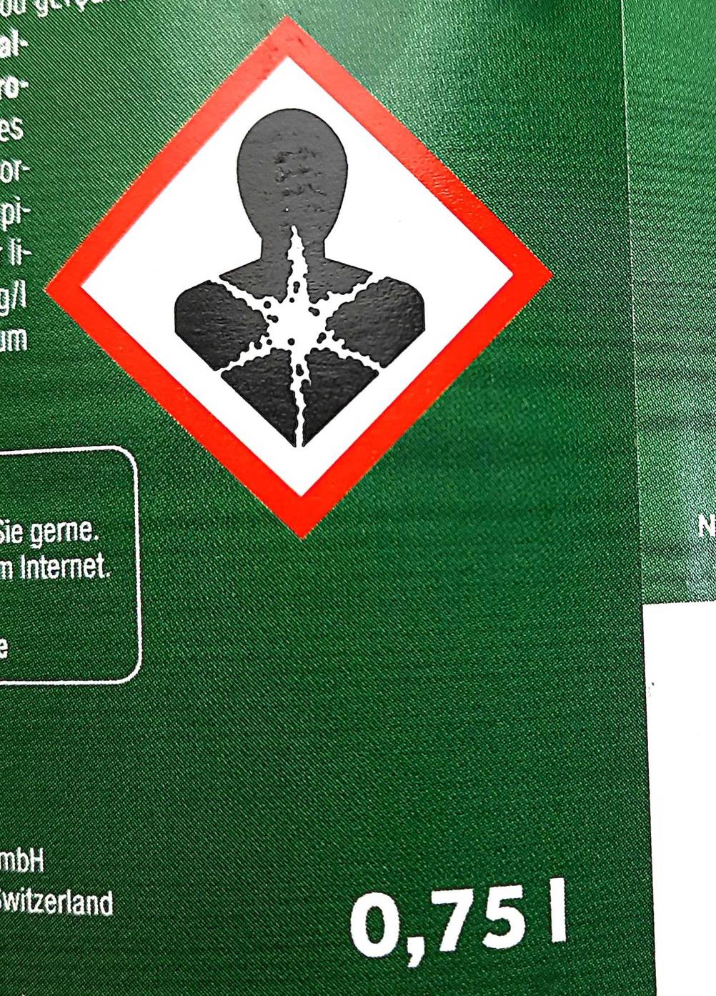 Holzschutzmittel im Test: Nahaufnahme der Infografik auf der Dose.