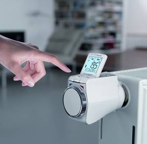 Honeywell-Comfort im Test: Regler an Heizung montiert.