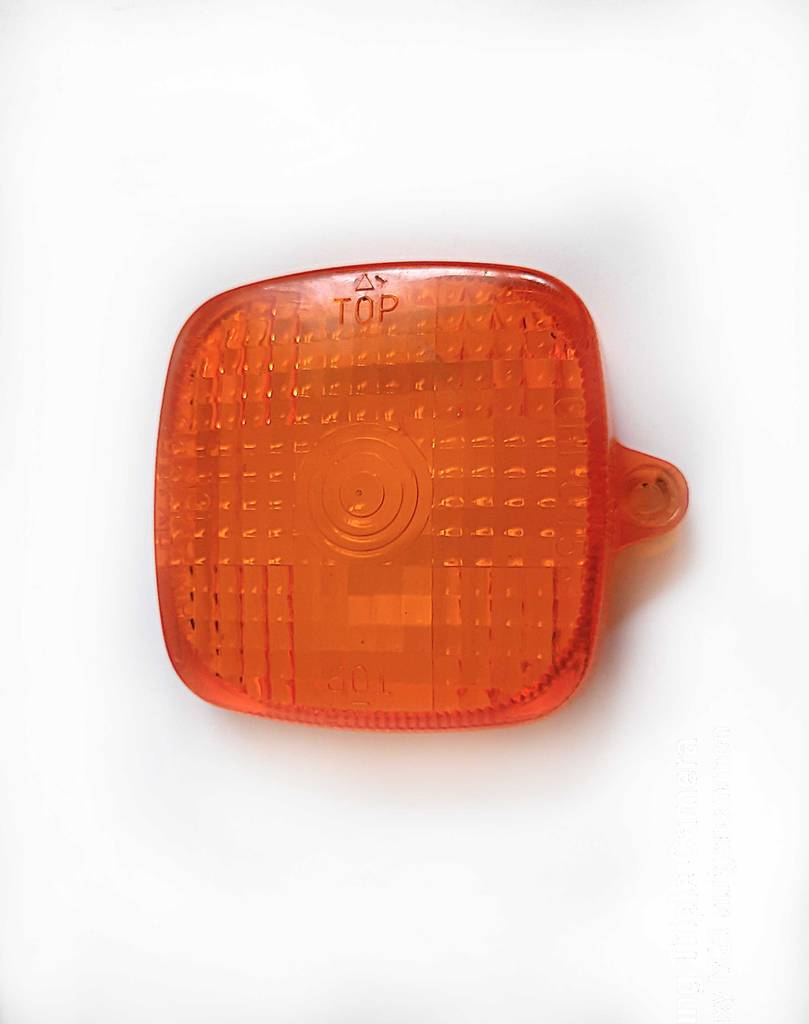 Motorrad-Blinker-Test: Auf der Abdeckung ist ein Platzierungshinweis.