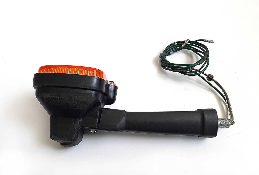 Im Test: Seitenansicht eines Motorrad-Blinkers.