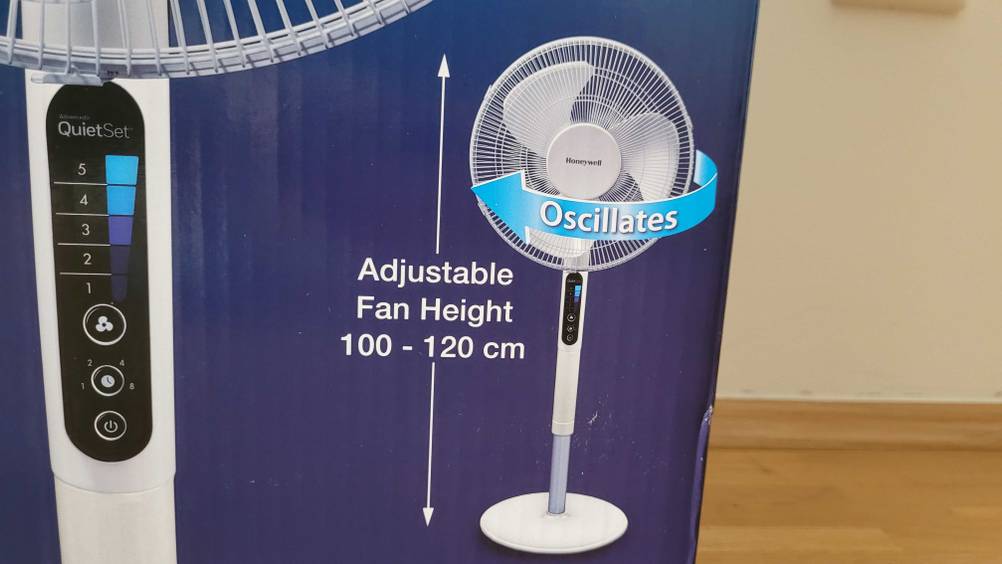 Honeywell Ventilator getestet: Nahaufnahme einer Grafik zur Größenverstellbarkeit auf der Verpackung.