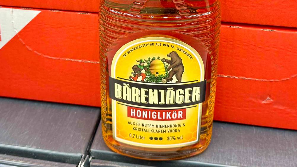 Honiglikör getestet: Nahaufnahme des Labels auf der Flasche.