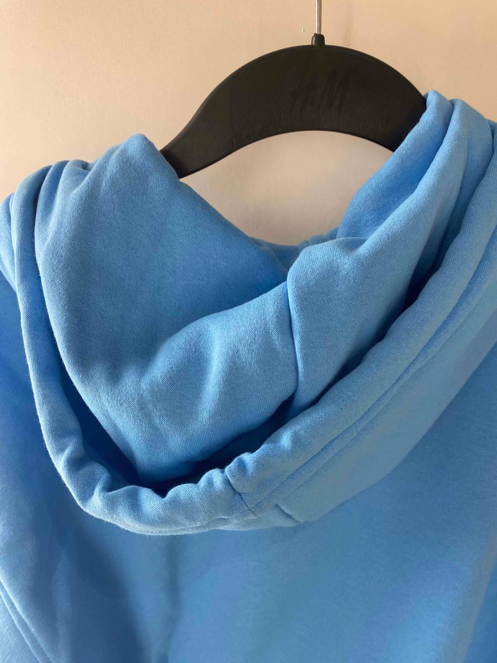 Kapuze von einem getesteten Hoodie für Damen.