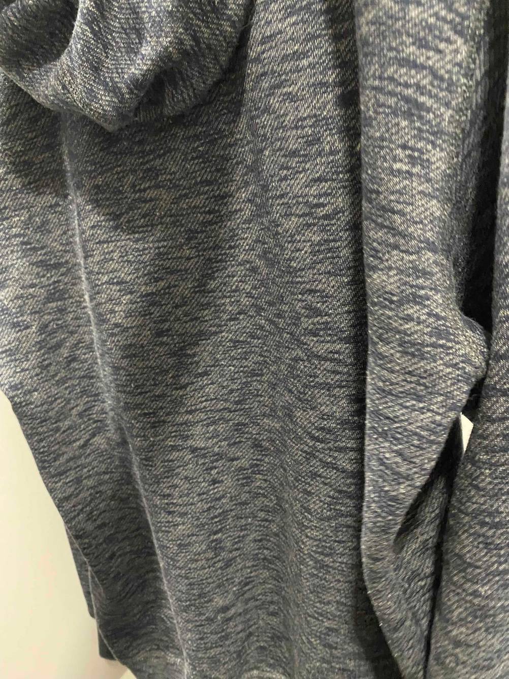 Hoodie Herren getestet: Nahaufnahme der Rückseite.