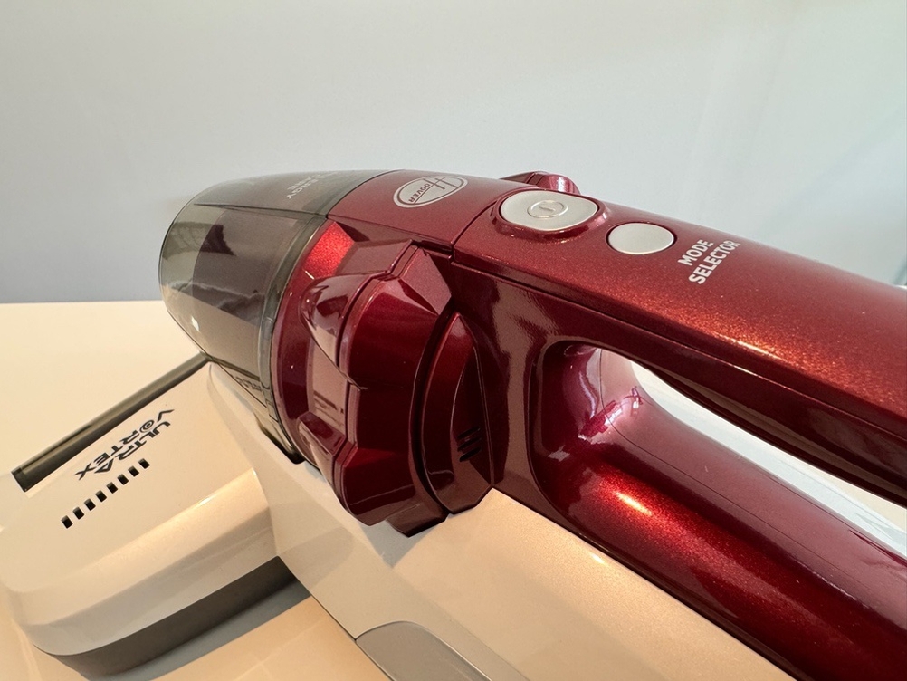 Die Bedienelemente des Hoover Ultra Vortex