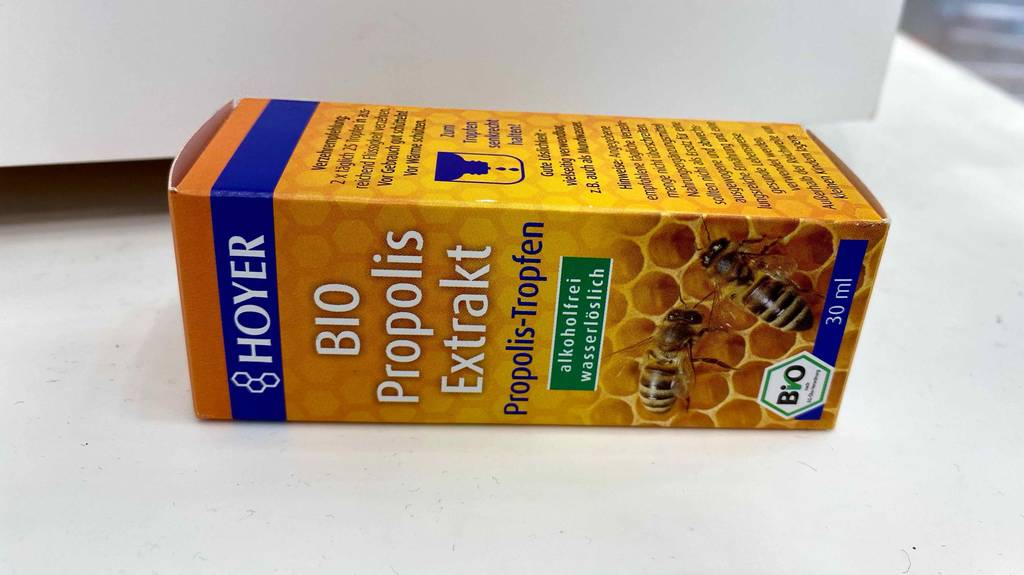 Propolis-Test: Verpackung von Propolis in der Detailansicht.