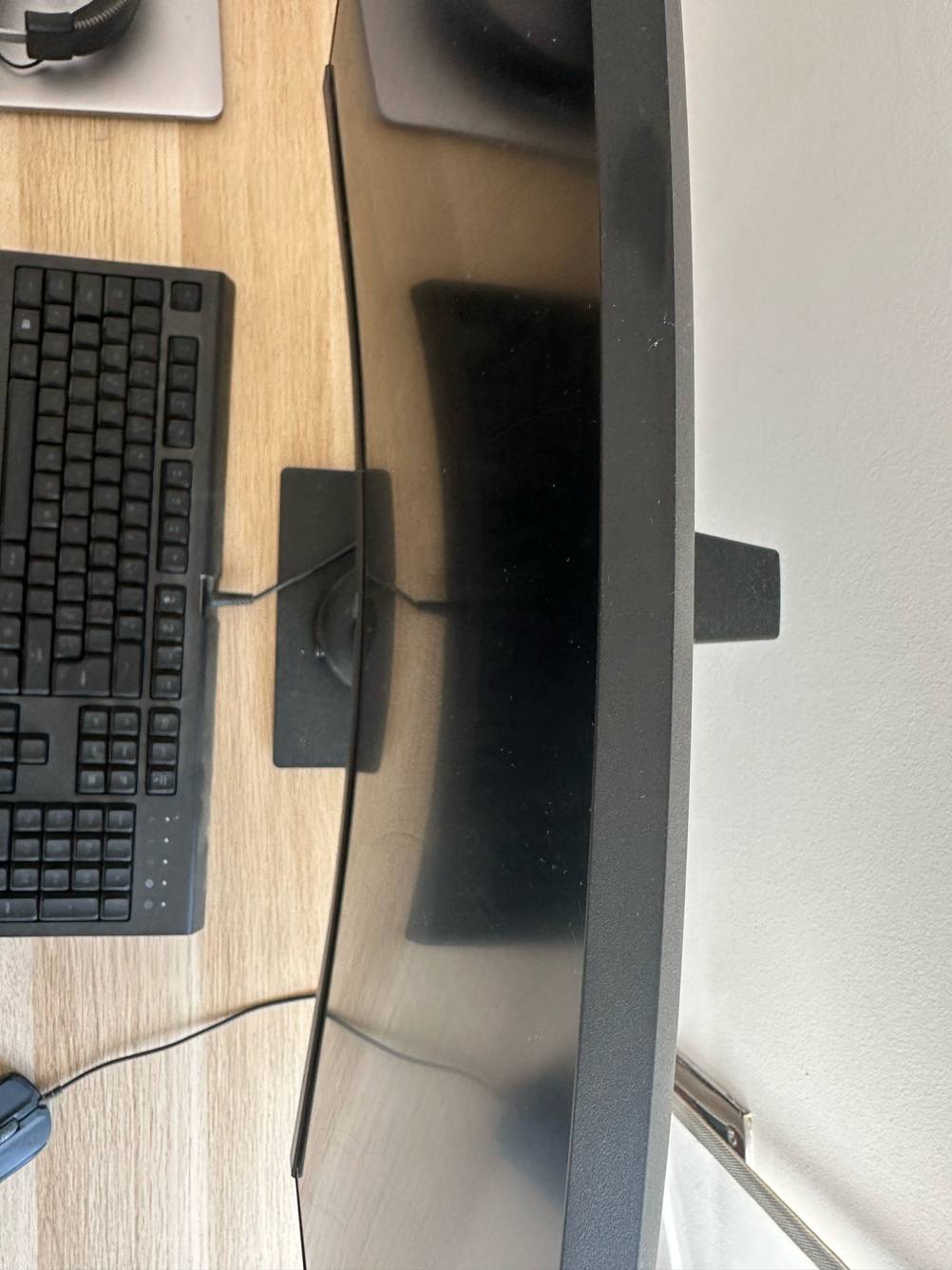 Curved Monitor im Test: Ansicht von oben.