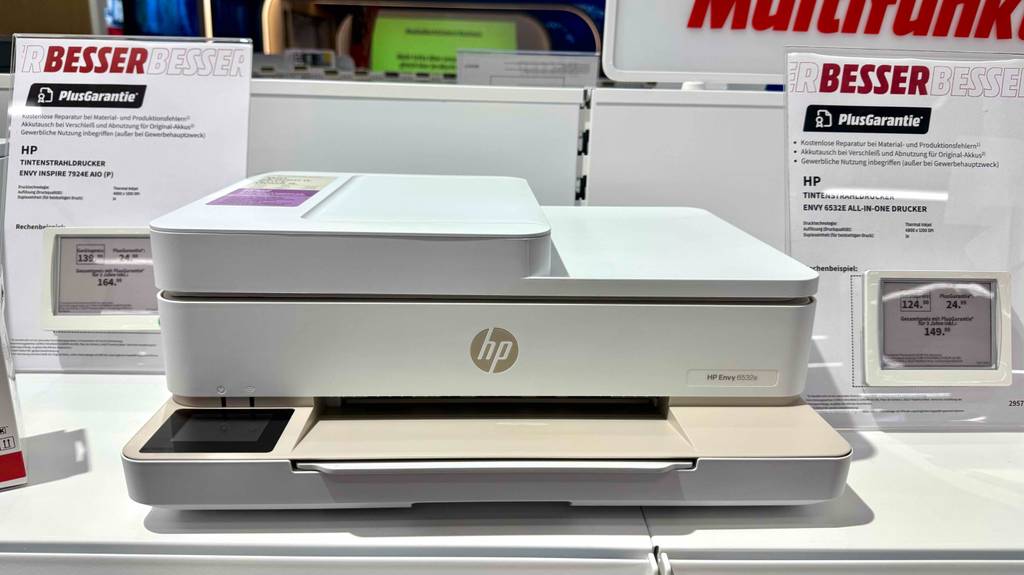 Frontansicht eines HP-Envy-Druckers im Test.